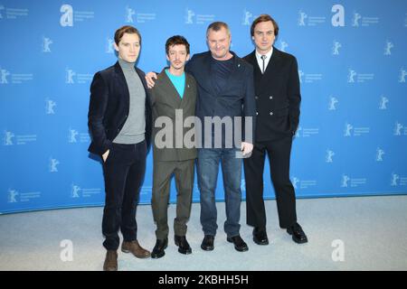 L-R) Jonas Nay, Nahuel Perez Biscayart, Vadim Perelman und Lars Eidinger nehmen am 22. Februar 2020 an einem Fotogespräch vor der Pressekonferenz zum Film „Persian Lesson“ während der Berlinale 70. im Grand Hyatt in Berlin Teil. (Foto von Dominika Zarzycka/NurPhoto) Stockfoto