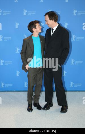 Der argentinische Schauspieler Nahuel Perez Biscayart (L) und der deutsche Schauspieler Lars Eidinger nehmen am 22. Februar 2020 an einem Fotogespräch vor der Pressekonferenz zum Film „Persian Lesson“ während des Berlinale International Film Festival 70. im Grand Hyatt in Berlin Teil. (Foto von Dominika Zarzycka/NurPhoto) Stockfoto