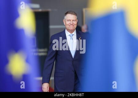 Klaus Werner Iohannis, Präsident Rumäniens, trifft am Forum Europa ein und hat am zweiten Tag eines Sondergipfels des Europäischen Rates, DES EURO-Gipfels, eine Presse- und Medienbesprechung über die künftige Gestaltung des nächsten langfristigen Finanzrahmens der Europäischen Union. Brüssel, Belgien, 21. Februar 2020 (Foto von Nicolas Economou/NurPhoto) Stockfoto