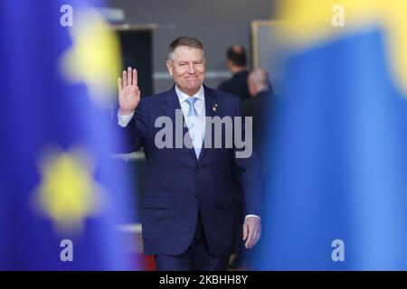 Klaus Werner Iohannis, Präsident Rumäniens, trifft am Forum Europa ein und hat am zweiten Tag eines Sondergipfels des Europäischen Rates, DES EURO-Gipfels, eine Presse- und Medienbesprechung über die künftige Gestaltung des nächsten langfristigen Finanzrahmens der Europäischen Union. Brüssel, Belgien, 21. Februar 2020 (Foto von Nicolas Economou/NurPhoto) Stockfoto