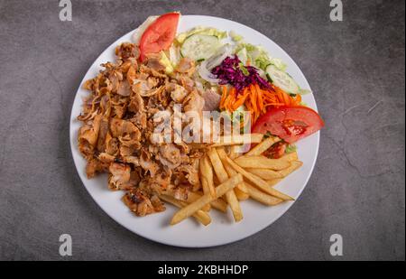 Salatspenderteller - Döner Teller mit Salat - Stockfoto