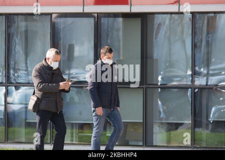 Der Quästor von Padua Dr. Paolo Fassari besucht am 22. Februar 2020 das Krankenhaus Schiavonia in der Provinz Padua, Italien, nachdem er das erste Opfer des Coronavirus in Italien war. Der Präsident der Region, Zaia, schrieb in den sozialen Medien, dass „während der Nacht der Katastrophenschutz des Veneto vorsorglich 12 Zelte für maximal 96 Plätze außerhalb des Krankenhauses von Schiavonia (Padua) aufgestellt hat, die für medizinisches Personal und medizinisches Personal zur Verfügung stehen“. Die Intervention ist Teil der Isolationsoperationen im Gebiet von Padua, wo sich die Infektion entwickelt hat. Italien ist das erste Land in Europa, das ein O hat Stockfoto