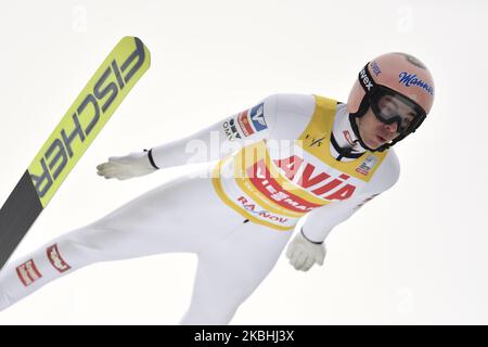 Stefan Kraft aus Österreich im Einsatz beim FIS Skisprung-Weltcup in Rasnov, Rumänien, 22. Februar 2020 (Foto: Alex Nicodim/NurPhoto) Stockfoto