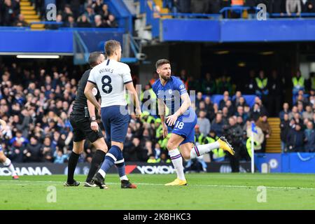 Olivier Giroud vom FC Chelsea feiert das erste Tor seiner Mannschaft während des Premier League-Spiels zwischen Chelsea und Tottenham Hotspur in Stamford Bridge, London, am Samstag, 22.. Februar 2020. (Foto von Ivan Yordanov/MI News/NurPhoto) Stockfoto