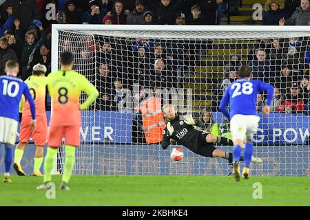 Kasper Schmeichel (1) von Leicester City rettet eine Strafe von Sergio Aguero (10) von Manchester City während des Premier League-Spiels zwischen Leicester City und Manchester City im King Power Stadium, Leicester am Samstag, den 22.. Februar 2020. (Foto von Jon Hobley/MI News/NurPhoto) Stockfoto