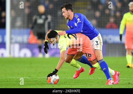 Ben Chilwell (3) von Leicester City fouls Riyad Mahrez (26) von Manchester City während des Premier League-Spiels zwischen Leicester City und Manchester City im King Power Stadium, Leicester am Samstag, den 22.. Februar 2020. (Foto von Jon Hobley/MI News/NurPhoto) Stockfoto