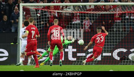 Köln, Deutschland. 03. Nov, 2022. firo : 11/03/2022, Fußball, Fußball, UEFA, Europa CONFERENCE LEAGUE, Saison 2022/2023, 1.FC Köln - OGC Nice, goalwart Kasper SCHMEICHEL, Nizza, Parade Credit: dpa/Alamy Live News Stockfoto