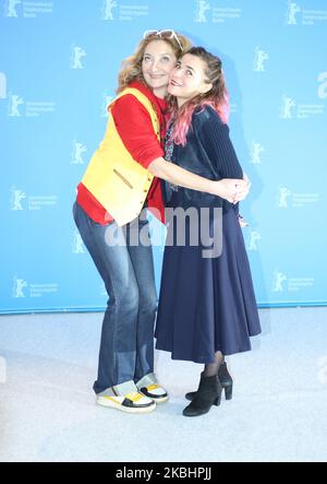 Die französischen Schauspielerinnen Corinne Masiero und Blanche Gardin posieren am 24. Februar 2020 beim Fotoanruf „Delete History“ (Effacer L'historique) während des Berlinale International Film Festival 70. im Grand Hyatt in Berlin. (Foto von Dominika Zarzycka/NurPhoto) Stockfoto