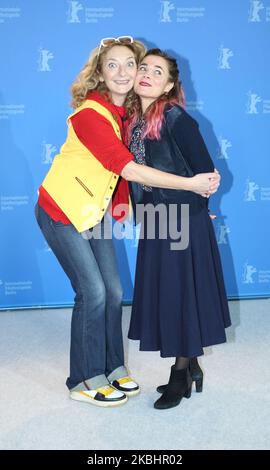 Die französischen Schauspielerinnen Corinne Masiero und Blanche Gardin posieren am 24. Februar 2020 beim Fotoanruf „Delete History“ (Effacer L'historique) während des Berlinale International Film Festival 70. im Grand Hyatt in Berlin. (Foto von Dominika Zarzycka/NurPhoto) Stockfoto