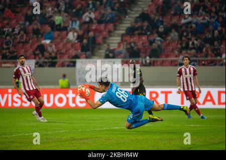 Athen, Lombardei, Griechenland. 3.. November 2022. KONSTANTINOS TZOLAKIS von Olympiacos FC während des UEFA Europa League-Gruppenspiel zwischen Olympiacos FC und FC Nantes am 3. November 2022 im Karaiskakis-Stadion in Athen, Griechenland. (Bild: © Stefanos Kyriazis/ZUMA Press Wire) Stockfoto