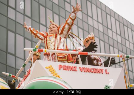 Der Kinderprinz des Karnevals wird während der Rosenmontagsparade am 24. Februar 2020 in Köln, Deutschland, gesehen. (Foto von Ying Tang/NurPhoto) Stockfoto