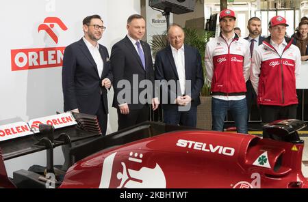 Daniel Obajtek, Andrzej Duda, Frederic Vasseur, Antonio Giovinazzi, Kimi Räikkönen während der Präsentation des Alfa Romeo Racing Orlen Teams am Medientag des F1 Teams in Warschau, Polen, am 24. Februar 2020. (Foto von Foto Olimpik/NurPhoto) Stockfoto