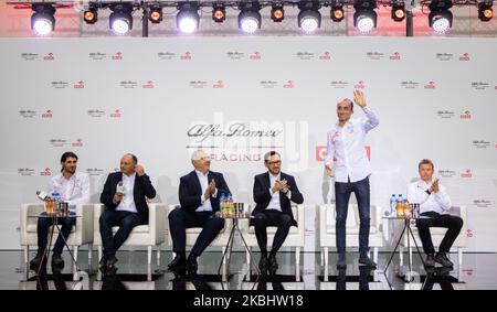 Antonio Giovinazzi,Frederic Vasseur,Jacek Sasin,Daniel Obajtek,Robert Kubica,Kimi Räikkönen während der Präsentation des Alfa Romeo Racing Orlen Teams am Medientag des F1 Teams in Warschau, Polen, am 24. Februar 2020. (Foto von Foto Olimpik/NurPhoto) Stockfoto