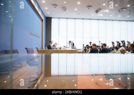 Der deutsche Politiker Friedrich Merz gibt seine Kandidatur zur Führung der Christlich Demokratischen Partei Deutschlands auf der Bundespressekonferenz in Berlin am 25. Februar 2020 bekannt. (Foto von Emmanuele Contini/NurPhoto) Stockfoto