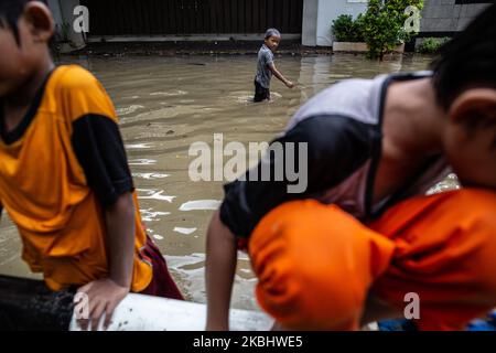 Eine allgemeine Ansicht von Jakarta, nach heftigen Regenfällen in Jakarta, Indonesien, am 25. Februar 2020. (Foto von Donal Husni/NurPhoto) Stockfoto