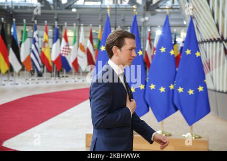 Sebastian kurz, der Bundeskanzler von Österreich, wie er beim Europäischen Rat gesehen hat. Sebastian kurz nimmt an der EUCO Teil, läuft im Forum Europa auf dem roten Teppich mit den europäischen Flaggen, hat eine Erklärung vor der Haustür, spricht mit Journalisten, Medien und Pressevertretern für die intensiven Verhandlungen über den langfristigen EU-Haushaltsrahmen für 2021-2027 auf einem speziellen Europäischen Rat, dem EURO-Gipfel, EU-Staats- und Regierungschefs treffen sich in Brüssel, Belgien. 20. Februar 2020 (Foto von Nicolas Economou/NurPhoto) Stockfoto