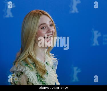 DIE US-Schauspielerin Elle Fanning posiert beim Fotoanruf „The Road Not taken“ während der Berlinale 70. am 26. Februar 2020 im Grand Hyatt in Berlin. (Foto von Dominika Zarzycka/NurPhoto) Stockfoto