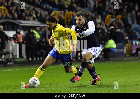 Jude Bellingham aus Birmingham kämpft während des Sky Bet Championship-Spiels zwischen Millwall und Birmingham City am Mittwoch, dem 26.. Februar 2020, gegen Mason Bennett aus Millwall um den Besitz. (Foto von Ivan Yordanov/MI News/NurPhoto) Stockfoto