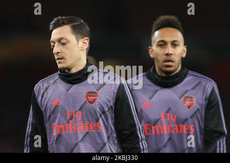 Mesut Ozil (Arsenal) schaut am 27. Februar 2019/20 2020 beim Playoff-Finale der UEFA Europa League 1/32 zwischen Arsenal FC (England) und Olympiakos FC (Griechenland) im Emirates Stadium in London, Großbritannien, auf. (Foto von Federico Guerra Moran/NurPhoto) Stockfoto