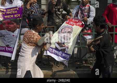 Die islamistische Allianz aus Bangladesch nimmt an einer Kundgebung Teil, um gegen die Gewalt in Indien zu protestieren und damit zu drohen, dass der indische Premierminister Modi am 28. Februar 2020 Bangladesch in der Baitul Mukarram National Mosque in Dhaka, Bangladesch, besucht. (Foto von Kazi Salahuddin Razu/NurPhoto) Stockfoto