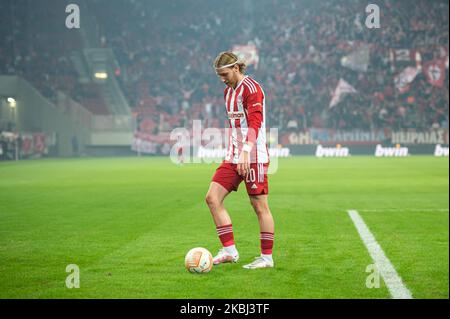Athen, Griechenland. 03.. November 2022. JOSH BOWLER von Olympiacos FC während des UEFA Europa League Group G-Spiels zwischen Olympiacos FC und FC Nantes im Karaiskakis-Stadion am 3. November 2022 in Athen, Griechenland. Kredit: Unabhängige Fotoagentur/Alamy Live Nachrichten Stockfoto