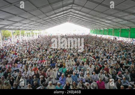 Indische muslimische Anhänger bieten Freitagsgebete am Kayad vishram sthali während des URS Festivals in Ajmer, im indischen Bundesstaat Rajasthan, am 28. Februar 2020 an. Tausende von Sufi-Anhängern aus verschiedenen Teilen Indiens reisen zum jährlichen Fest zum Todestag des Sufi-heiligen. (Foto von STR/NurPhoto) Stockfoto