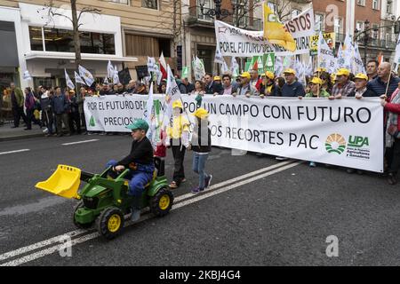 Leiter des Protestes der Bauern, die mit ihren Traktoren die Straßen der Stadt Santander wegen des niedrigen Preises, den sie für ihre Produkte am 28. Februar 2020 bezahlen, durchschneiden. (Foto von Joaquin Gomez Sastre/NurPhoto) Stockfoto