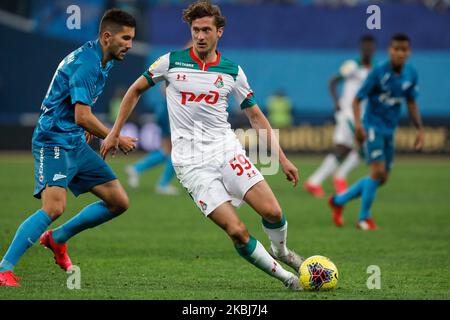 Aleksei Miranchuk (C) von Lokomotiv Moskau im Einsatz während des Spiels der russischen Premier League zwischen dem FC Zenit Sankt Petersburg und dem FC Lokomotiv Moskau am 29. Februar 2020 in der Gazprom Arena in Sankt Petersburg, Russland. (Foto von Mike Kireev/NurPhoto) Stockfoto