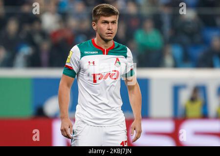 Rifat Zhemaletdinov von Lokomotiv Moskau schaut am 29. Februar 2020 in der Gazprom Arena in Sankt Petersburg, Russland, während des Spiels der russischen Premier League zwischen dem FC Zenit Sankt Petersburg und dem FC Lokomotiv Moskau auf. (Foto von Mike Kireev/NurPhoto) Stockfoto