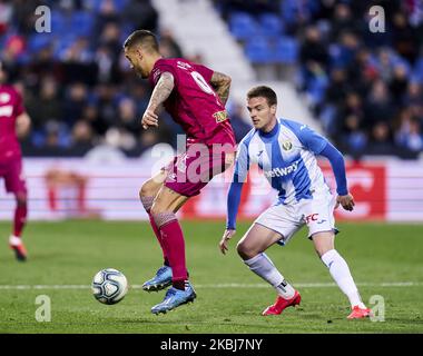 Jose Luis Sanmartin 'Joselu' von Deportivo Alaves während des La Liga-Matches zwischen CD Leganes und Deportivo Alaves im Butarque Stadium in Leganes, Spanien. (Foto von A. Ware/NurPhoto) Stockfoto