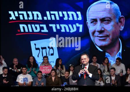 Der israelische Außenminister, Israel Katz, spricht vor der Ankunft von Premierminister Benjamin Netanjahu bei einer Likud-Parteiversammlung in Ramat Gan, vor den bevorstehenden Wahlen, am 2.. März. Am Samstag, den 29. Februar 2020, in Ramat Gan, Tel Aviv, Israel. (Foto von Artur Widak/NurPhoto) Stockfoto