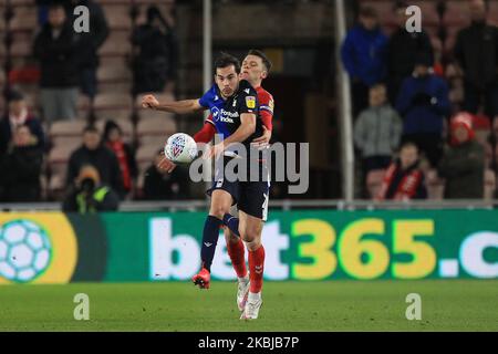 Jonathan Howson von Middlesbrough kämpft mit Yuri Ribeiro von Nottingham Forest während des Sky Bet Championship-Spiels zwischen Middlesbrough und Nottingham Forest am Montag, dem 2.. März 2020, im Riverside Stadium in Middlesbrough. (Foto von Mark Fletcher/MI News/NurPhoto) Stockfoto