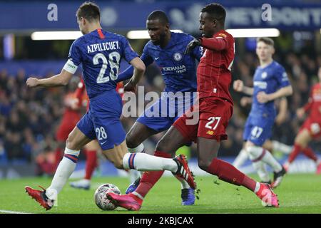 Divock Origi aus Liverpool, der am Dienstag, dem 3.. März 2020, gegen Antonio Rudiger aus Chelsea beim FA Cup-Spiel zwischen Chelsea und Liverpool in der Stamford Bridge, London, ansetzt. (Foto von Jacques Feeney/MI News/NurPhoto ) Stockfoto