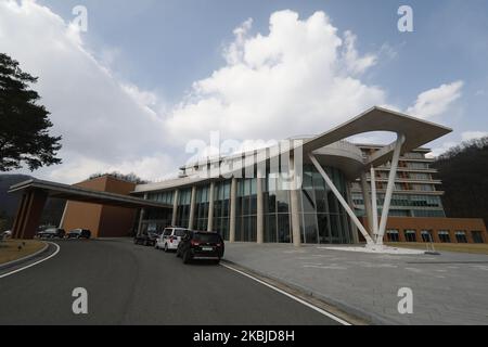 Ein Blick von außen auf das COVID19 Mild Virus Case Isolation Center im Seoul National University Hospital Mild Virus Care Center in Mungyeong, Nord-Gyeongsang Provinz, Südkorea, am 4. März 2020. Das wird verwendet, um neue Coronavirus-Patienten mit leichten Symptomen zu beherbergen und zu behandeln. (Foto von Seung-il Ryu/NurPhoto) Stockfoto