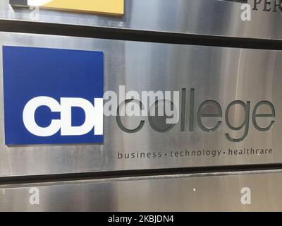 Schild vor dem Gebäude in der Yonge Street 4950 in Toronto, Ontario, Kanada, gesehen am 04. März 2020, kurz nachdem berichtet wurde, dass das CDI College North York (im Gebäude) Wurde heute geschlossen, nachdem die Administratoren erfahren hatten, dass der Ehepartner eines Studenten positiv auf das neuartige Coronavirus getestet hat (COVID-19). Das College wurde geschlossen, um präventive Desinfektionsmaßnahmen und eine gründliche Reinigung des Campus und der Klassenräume durchzuführen. Der Campus ist der neueste Ort in Toronto, um aufgrund von COVID-19-Ängsten vorübergehend stillgelegt oder desinfiziert zu werden. Insgesamt 20 bestätigte positive Fälle der 2019 Stockfoto