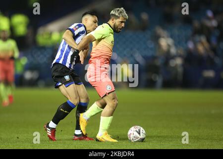 Joey Pelupessy von Sheffield Wednesday in Aktion mit Sergio Aguero von Manchester City während des FA Cup Fifth Road Spiels zwischen Sheffield Wednesday und Manchester City in Hillsborough, Sheffield am Mittwoch, 4.. März 2020. (Foto von MI News/NurPhoto) Stockfoto
