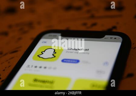 Das Snapchat-Logo wird auf dem Smartphone-Bildschirm in dieser Abbildung angezeigt, die am 24. Februar 2020 in Krakau, Polen, aufgenommen wurde. (Foto von Jakub Porzycki/NurPhoto) Stockfoto