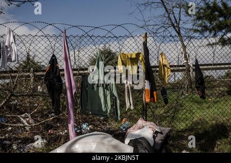 Viele Kinder leiden unter der Migrationskrise entlang der Grenze zwischen der Türkei und Griechenland. Es gibt viele Familien mit Kindern, die versuchen, irgendwo in der EU ein neues Leben zu beginnen. Im Moment sind sie auf Parkplätzen, an Bushaltestellen in Edirne oder sogar auf dem Niemandsland zwischen Pazarkule und Kastanies, Edirne, Türkei, am 9. März 2020 gestrandet (Foto: Hristo Rusev/NurPhoto) Stockfoto