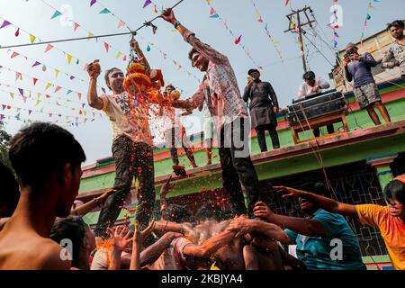 Die Dalit-Gemeinde von Bangladesch feiert am 13. März 2020 in der Narayanganj Dality Colony das Holi Festival. (Foto von Mushfiqul Alam/NurPhoto) Stockfoto