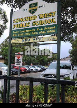 Eine illustrative allgemeine Ansicht der Grundschule Concord West am 16. März 2020 in Sydney, Australien. NSW. Australische öffentliche Schulen bereiten sich auf die wachsende Möglichkeit einer Schließung vor, um die Coronavirus-Epidemie einzudämmen. Viele Schulen haben damit begonnen, Eltern Informationen darüber zu vermitteln, was im Falle eines Abschlusses passieren wird, einschließlich eines Plans, wie das Lernen zu Hause mit Hilfe von Online-Ressourcen fortgesetzt wird. Das NSW DoE twitterte auch, dass wir proaktive Maßnahmen zur Begrenzung der Auswirkungen von COVID-19 einführen, wobei Schulen soziale Distanzierungsmaßnahmen ergreifen, die die Cancellati erfordern Stockfoto