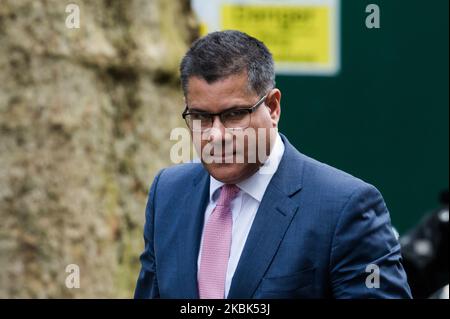 Der Minister für Wirtschaft, Energie und Industriestrategie Alok Sharma kommt in der Downing Street im Zentrum von London an, um an einer Kabinettssitzung am 17. März 2020 in London, England, teilzunehmen. (Foto von Wiktor Szymanowicz/NurPhoto) Stockfoto