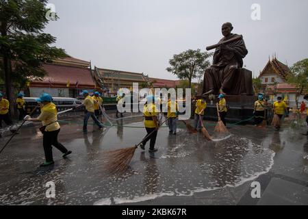 Ein Blick auf den Wat Rakhang Khositaram Tempel während der großen Säuberung zur Verhinderung der Ausbreitung des Coronavirus in Bangkok, in Bangkok, Thailand, am 18. März 2020. (Foto von Vachira Vachira/NurPhoto) Stockfoto