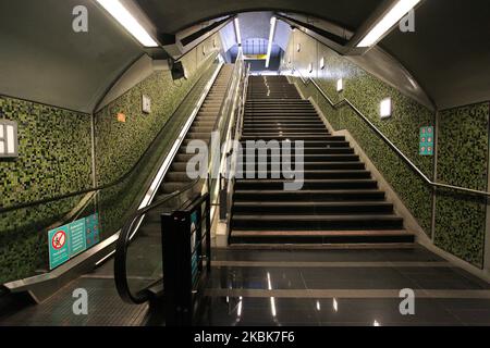 Eine leere U-Bahnstation in Buenos Aires, Argentinien, am 19. März 2020. Das öffentliche Leben in Buenos Aires ist aufgrund der COVID-19-Einschränkungen des Coronavirus sehr eingeschränkt. (Foto von Carol Smiljan/NurPhoto) Stockfoto