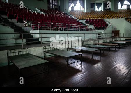 Eine allgemeine Sicht auf das Innere der Quarantäneeinrichtungen der Regierung bereitet am 21. März 2020 die Einreise von Bürgern Myanmars aus dem Ausland im Thein Phyu-Hallenstadion in Yangon, Myanmar, vor. Myanmar hat bis März 20 keine Fälle des Coranavirus gemeldet. (Foto von Shwe Paw Mya Tin/NurPhoto) Stockfoto