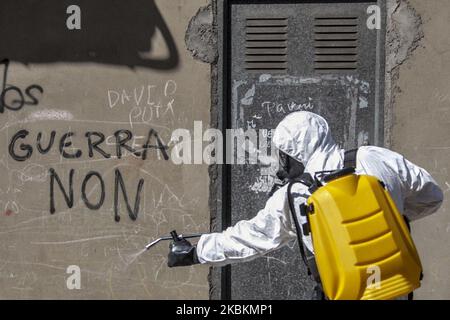 Mitglieder der Ume (Military Emergency Unit) der spanischen Armee führen während der Coronavirus-COVID-19-Krise in Norena, Asturien, Spanien, am 28. März 2020 Desinfektionsarbeiten in allen Gesundheitszentren und Pflegeheimen durch (Foto: Alvaro Fuente/NurPhoto) Stockfoto