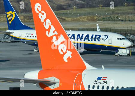 Ein filigranes Bild eines easyJet-Flugzeugs, das an der Rettungsflugoperation teilnimmt, gesehen am 15. März auf dem internationalen Flughafen Krakau-Balice von Johannes Paul II. EasyJet hat heute angekündigt, dass seine gesamte Flotte von Flugzeugen geerdet hat und sagte, dass es kein Datum für den Neustart geben kann. Am Montag, den 30. März 2020, in Krakau, Polen. (Foto von Artur Widak/NurPhoto) Stockfoto