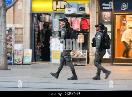 Mitglieder der israelischen Polizei patrouillieren in der Jaffa Straße im Stadtzentrum von Jerusalem. Am Mittwoch, den 11. März 2020, in Jerusalem, Israel. (Foto von Artur Widak/NurPhoto) Stockfoto