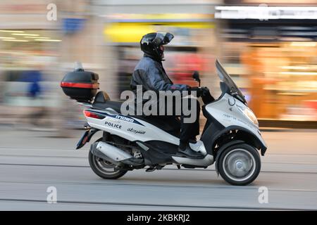 Ein Motorroller der israelischen Polizei patrouilliert in der Jaffa Straße im Stadtzentrum von Jerusalem. Am Mittwoch, den 11. März 2020, in Jerusalem, Israel. (Foto von Artur Widak/NurPhoto) Stockfoto