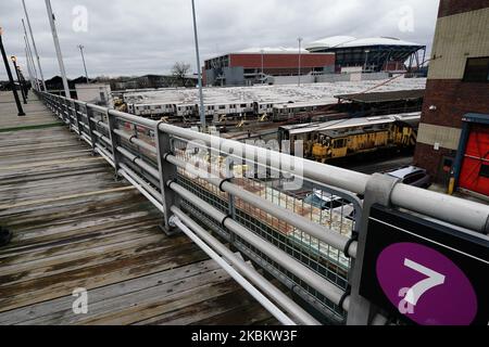 Blick auf das Bahndepot am Mets Willets Point mit Arthur Ashe Stadium im Hintergrund. Billie Jean King National Tennis Center im Viertel Flushing des New Yorker Stadtteils Queens während der US Open 2019 am 31. März 2020 in New York, USA. Laut Daten der Johns Hopkins University gibt es in den USA mehr Coronavirus-Fälle als in jedem anderen Land der Welt mit 184.000 bestätigten Infektionen. New York ist jetzt mit 75.795 bestätigten Fällen zum neuen Epizentrum des Ausbruchs in der Welt geworden. (Foto von John Nacion/NurPhoto). (Foto von John Nacion/NurPhoto) Stockfoto