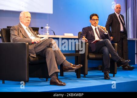 Pier Silvio Berlusconi (R), Executive Vice President und CEO von Mediaset, und Fedele Confalonieri (L), Präsident von Mediaset, während einer Hauptversammlung am 27. Juni 2018 am Hauptsitz von Mediaset im Norden Mailands. (Foto von Mairo Cinquetti/NurPhoto) Stockfoto